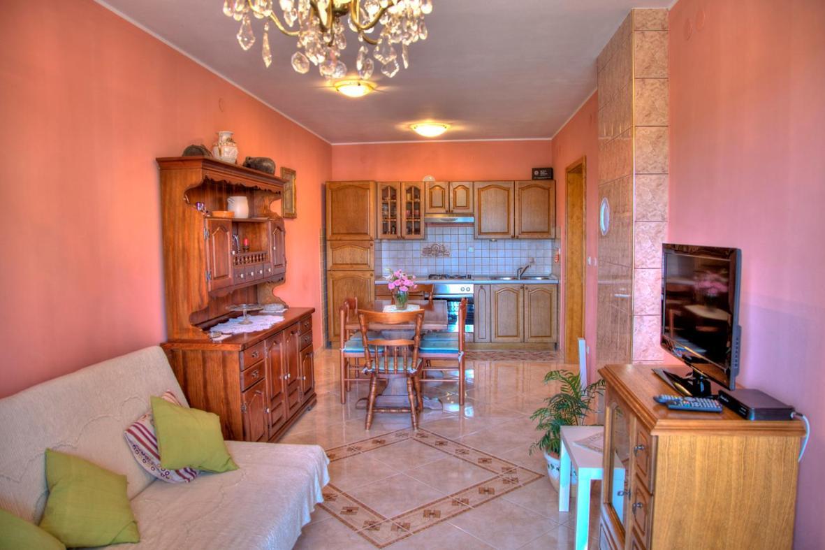Comfortable Apartments In Peroj Near The Sea Kültér fotó